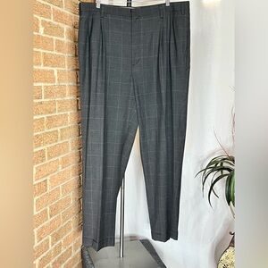 Nautica Rigger gray windowpane pattern dress pants -
40”W x 32”L